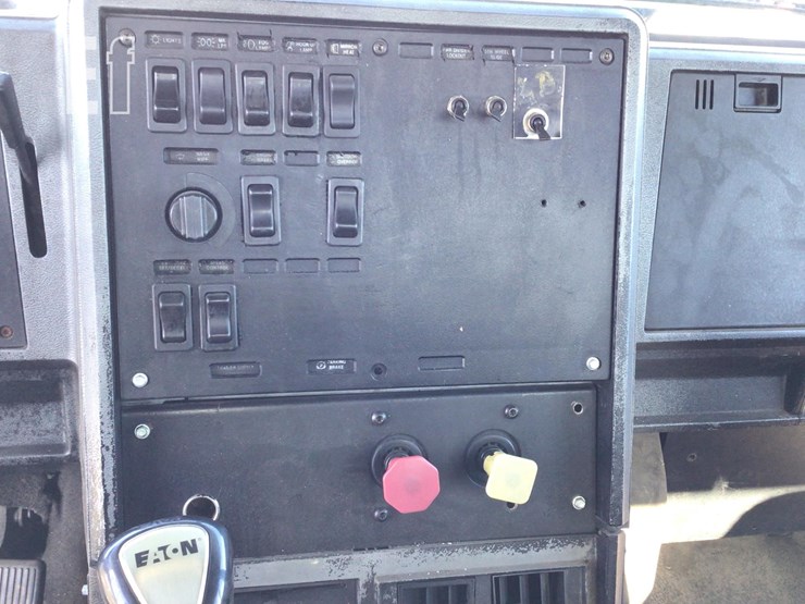 1996-mack-ch613-image-17