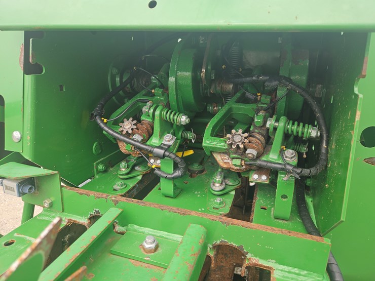 2019-john-deere-348-image-8