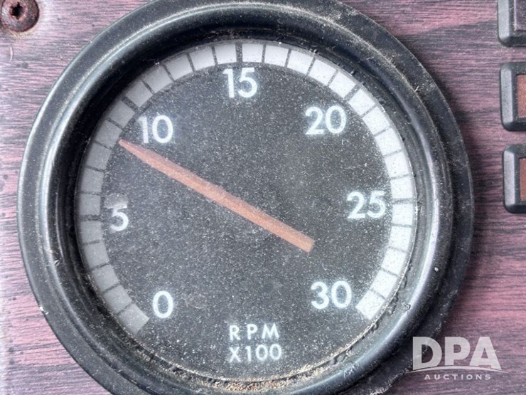 2001-freightliner-fld112-image-79