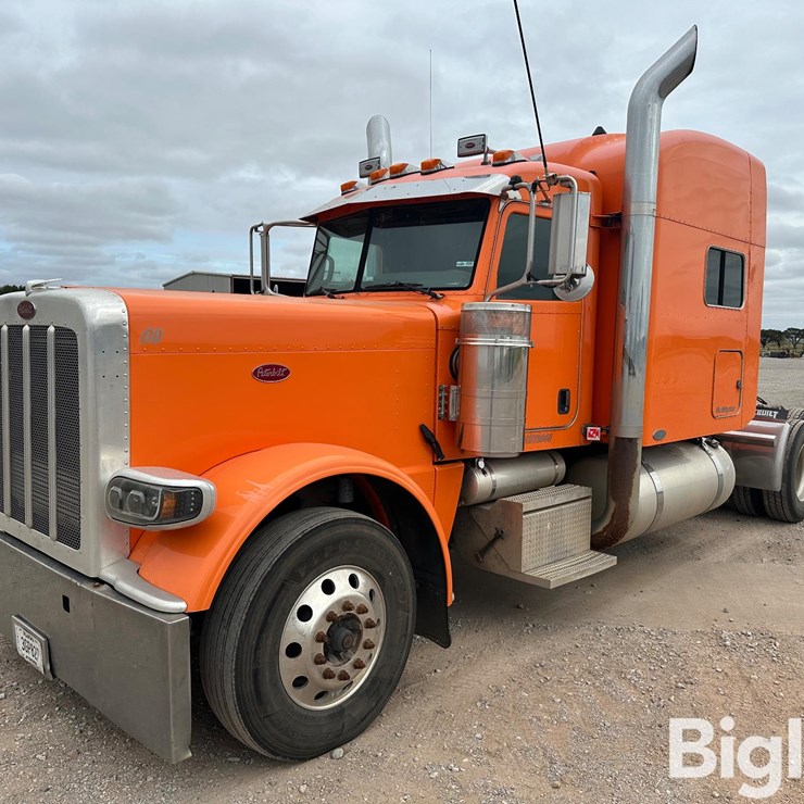 2009 PETERBILT 389