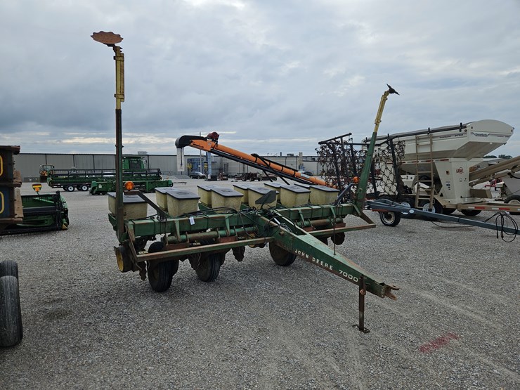 john-deere-7000-image-11