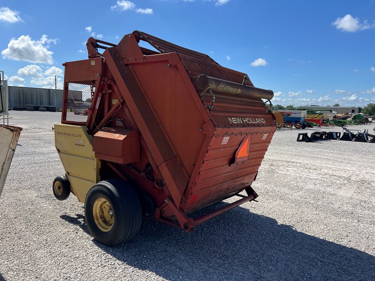 new-holland-851-image-6