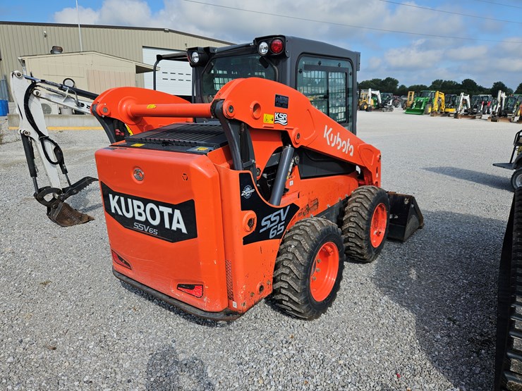 2019-kubota-ssv65-image-13