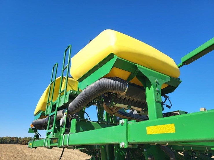 2021-john-deere-1745-image-38