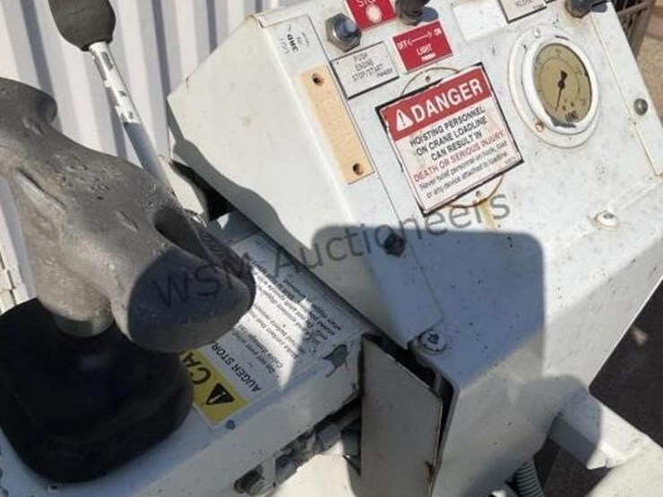 2011-freightliner-m2-digger-derrick-image-16