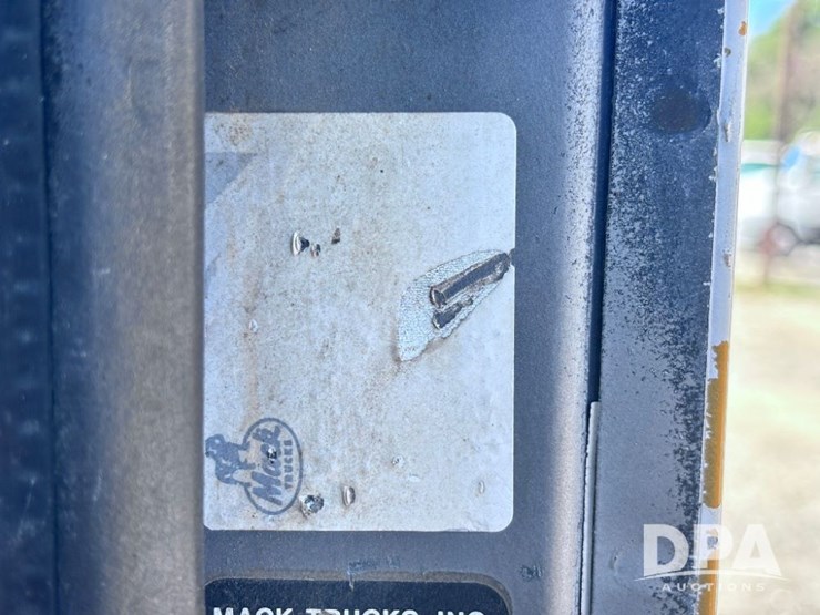 1993-mack-ch613-image-100