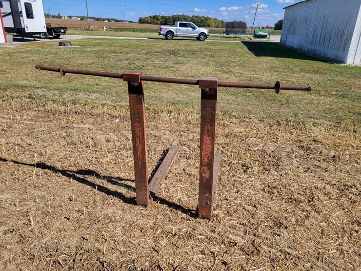 42"-pallet-forks-off-of-john-deere-310c-loader-backhoe-image-8