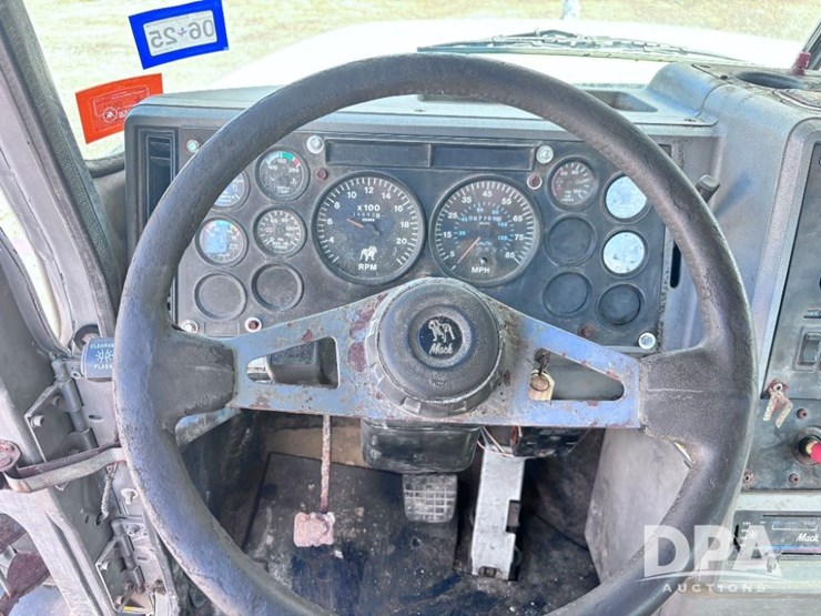 1993-mack-ch613-image-91