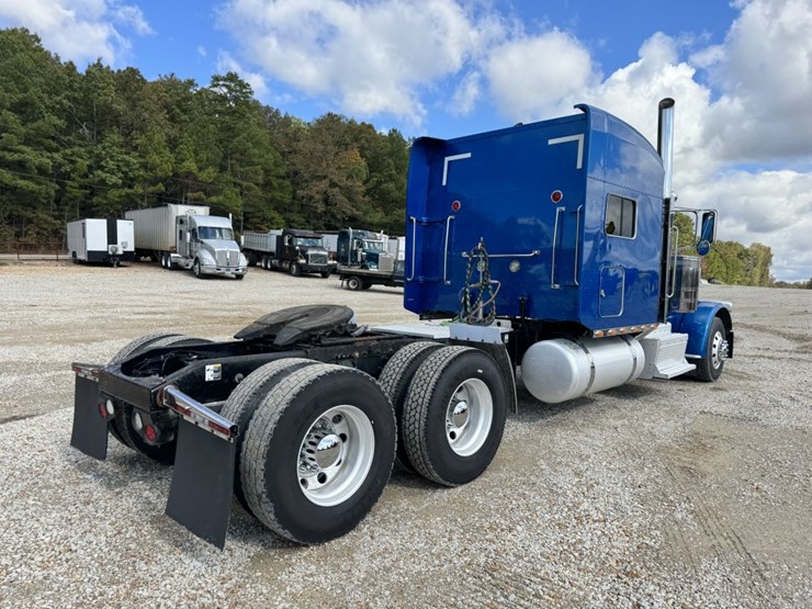 peterbilt-389-image-7