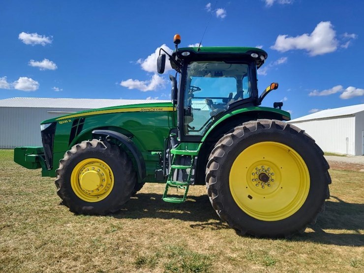 2011-john-deere-8235r-image-6