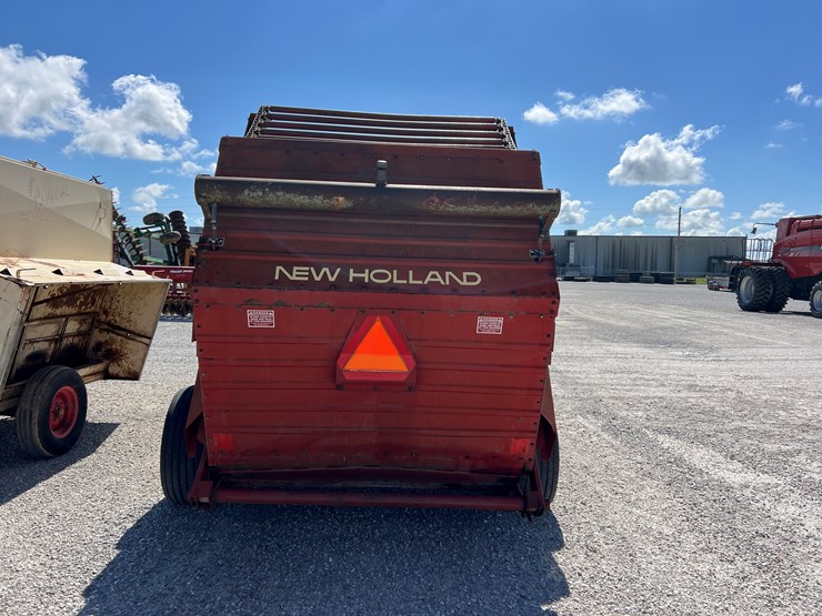 new-holland-851-image-5