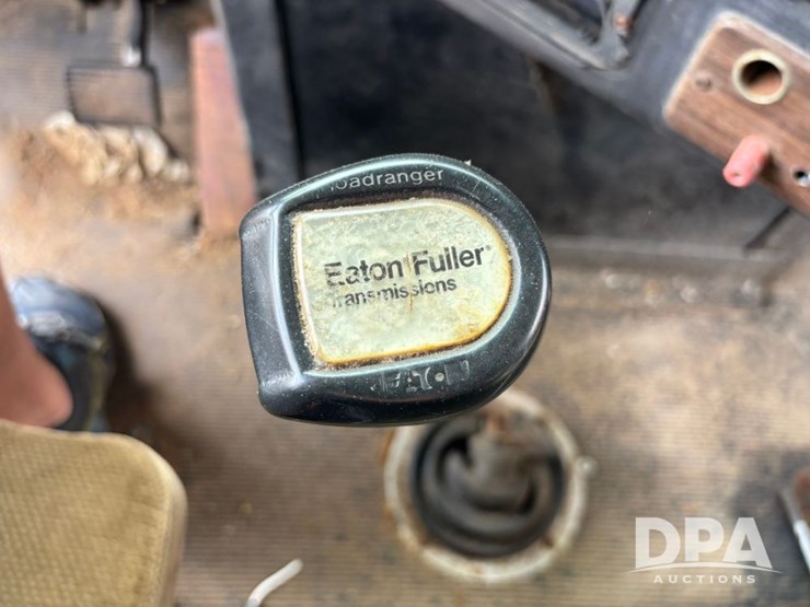 1994-freightliner-fld120-image-77