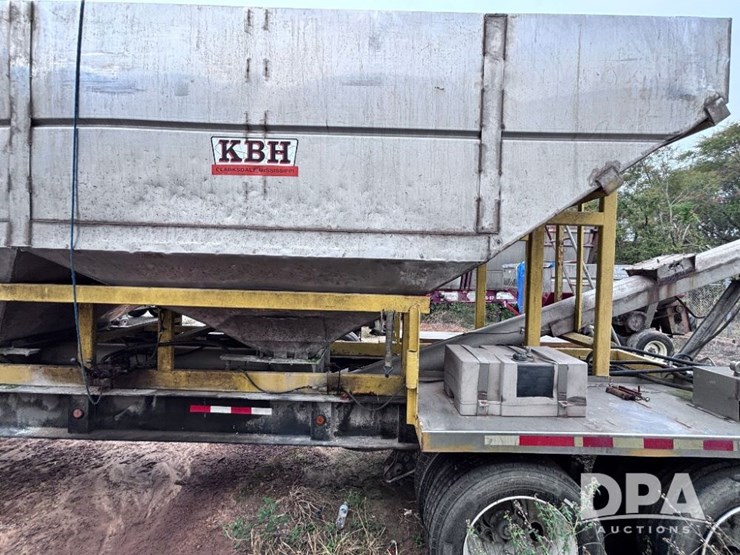 2004-magnolia-trailer-image-13