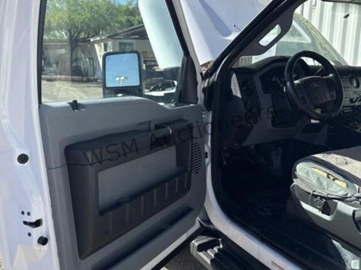 2016-ford-f550-image-26