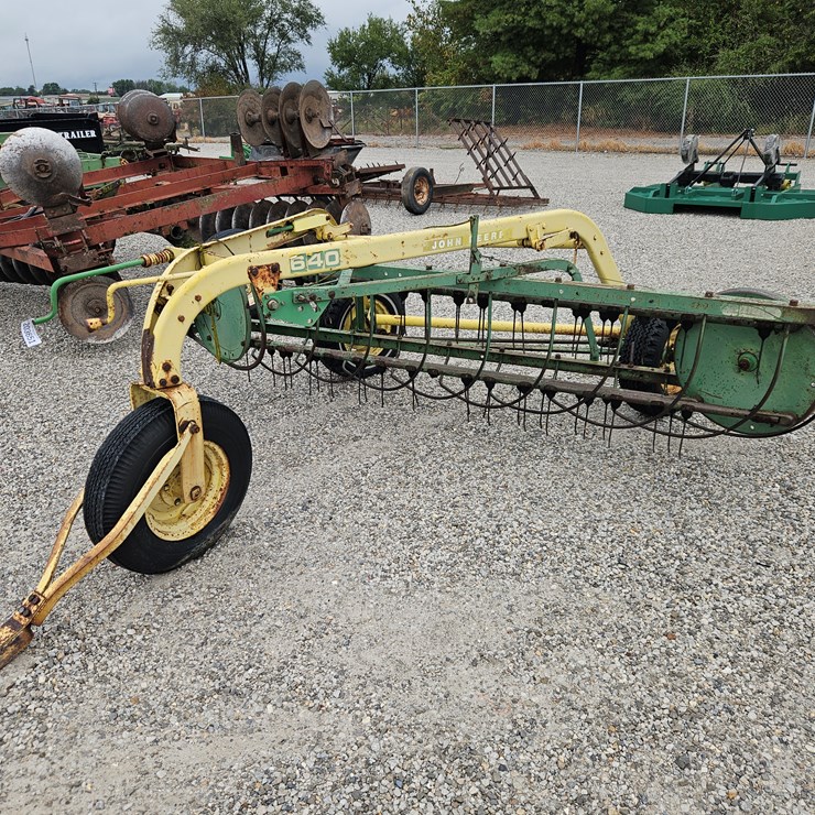 JOHN DEERE 640
