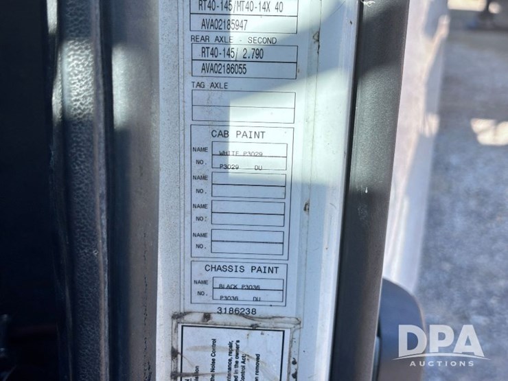 2003-volvo-10-image-113