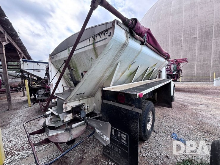 2005-kenworth-t300-image-8