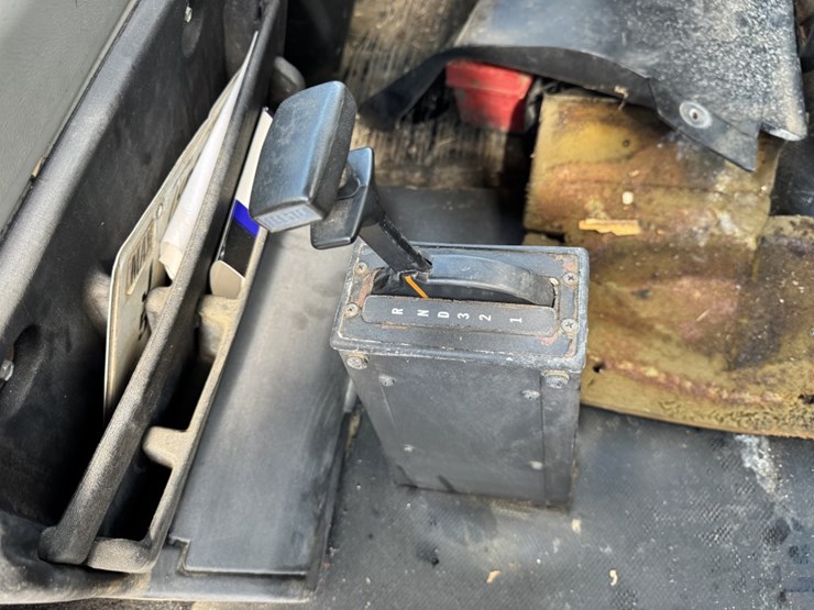 1999-freightliner-fl70-image-8