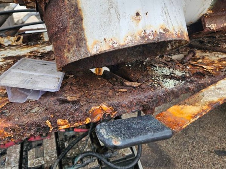 1999-freightliner-fld120-image-25