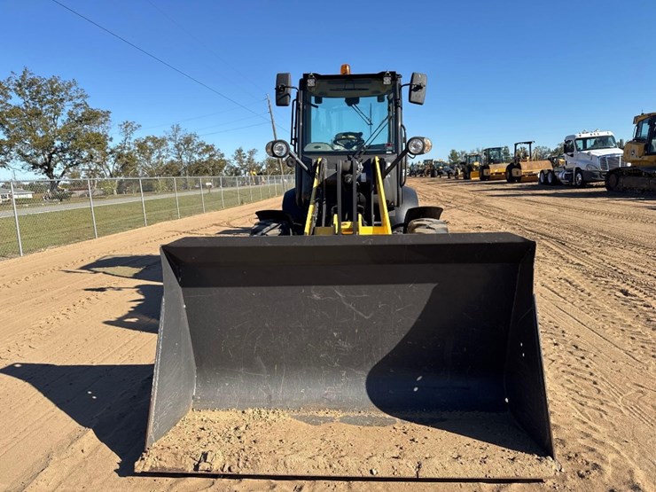 new-holland-w80c-image-7