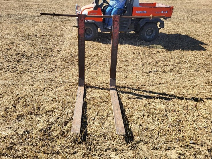 42"-pallet-forks-off-of-john-deere-310c-loader-backhoe-image-2