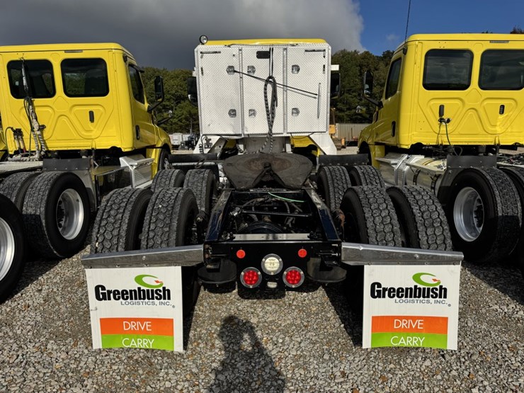 2018-freightliner-cascadia-126-image-5