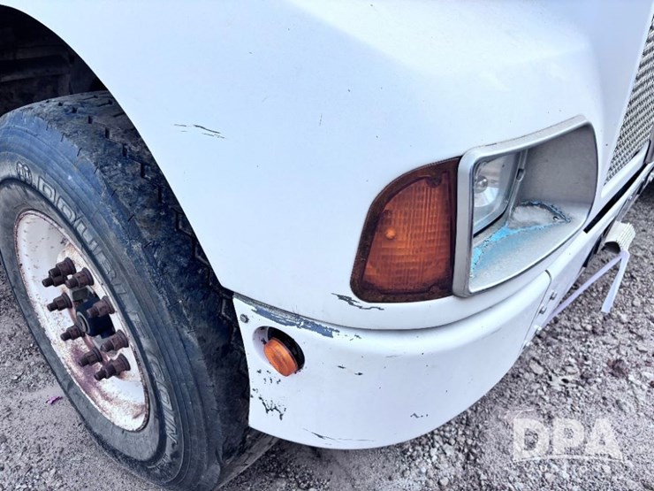 2005-kenworth-t300-image-43