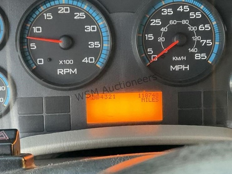 2008-international-7400-image-21