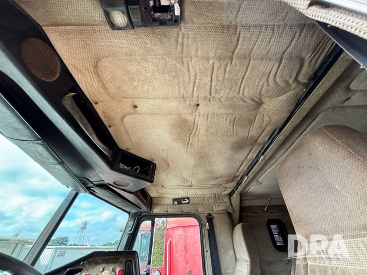 1994-freightliner-fld120-image-72