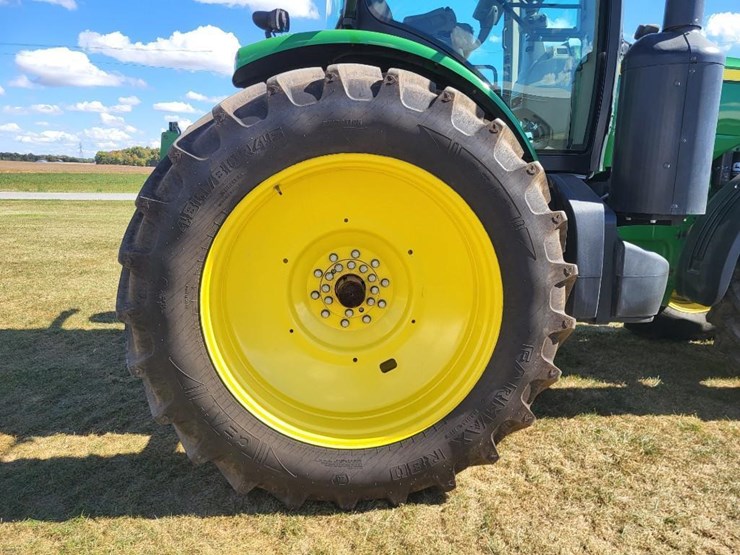 2011-john-deere-8235r-image-41
