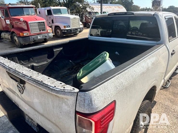 2018-nissan-titan-image-40