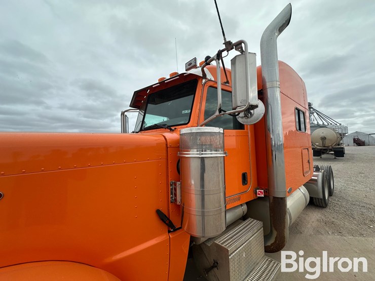 2009-peterbilt-389-image-14