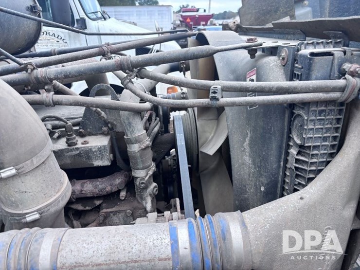 2001-freightliner-fld112-image-63