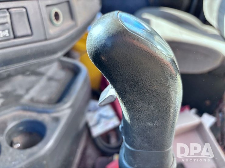 2003-volvo-10-image-98