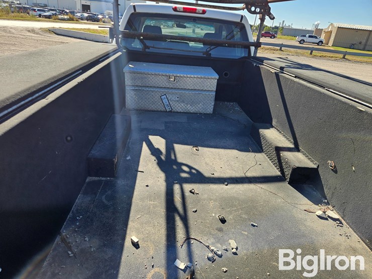 2011-chevrolet-silverado-3500-image-19