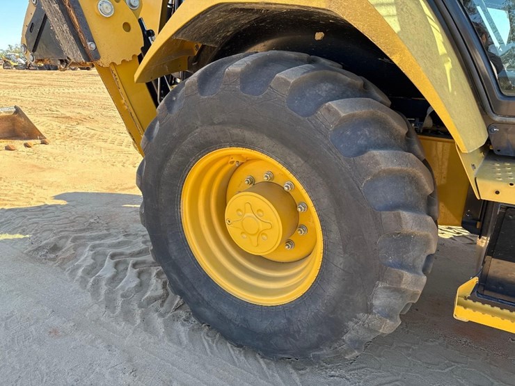 caterpillar-420-image-12