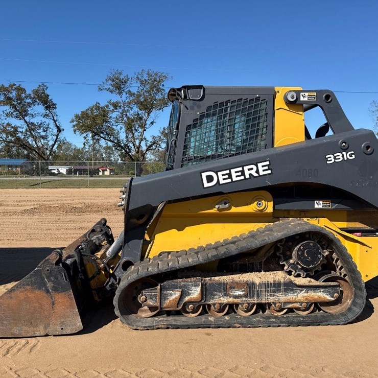 DEERE 331G