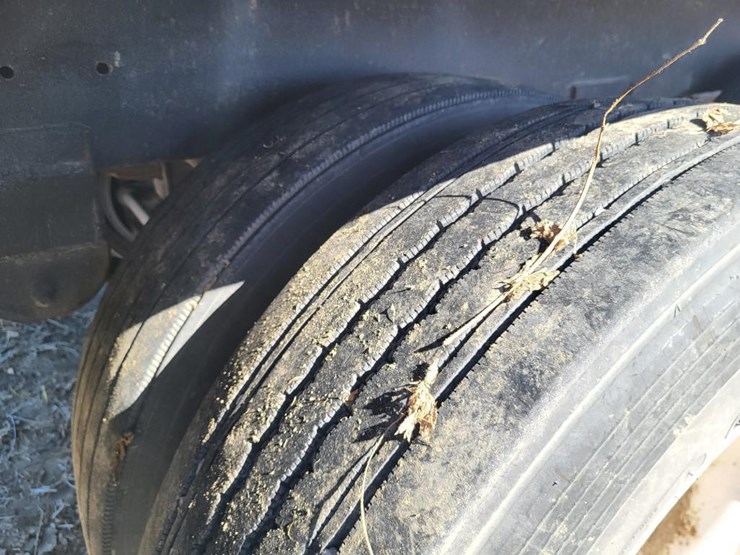 2021-lime-city-equipment-steel-tandem-axle-semi-hopper-trailer---one-owner-image-40