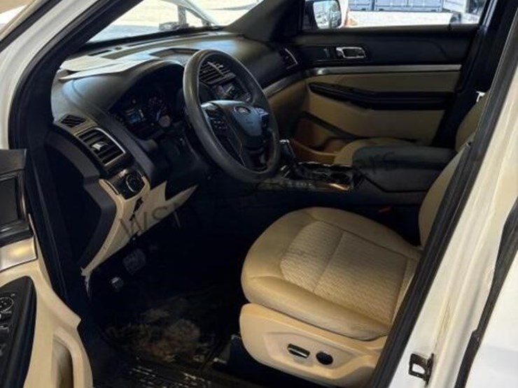 2017-ford-explorer-image-23