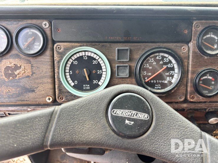 1994-freightliner-fld120-image-85