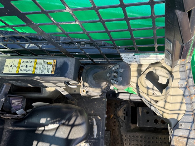 2017-bobcat-t740-image-31