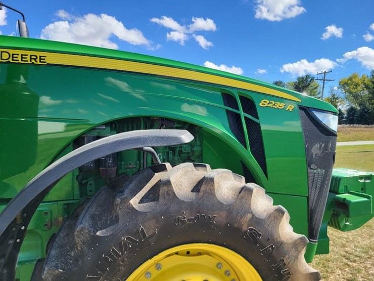 2011-john-deere-8235r-image-46