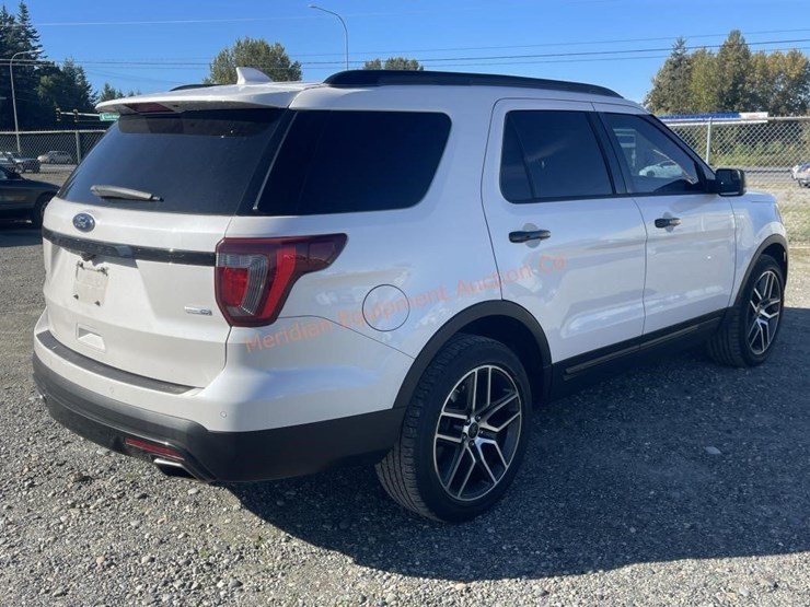 2016-ford-explorer-image-7