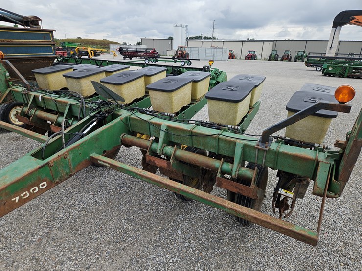 john-deere-7000-image-3