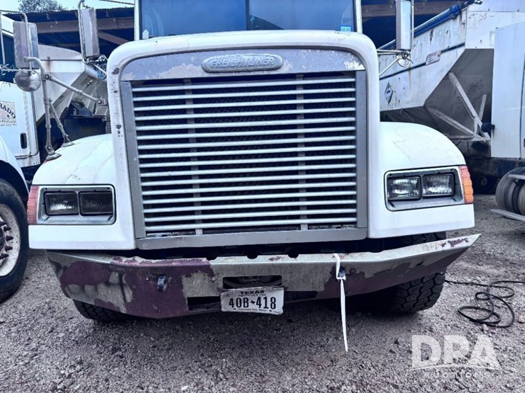 2001-freightliner-fld112-image-17