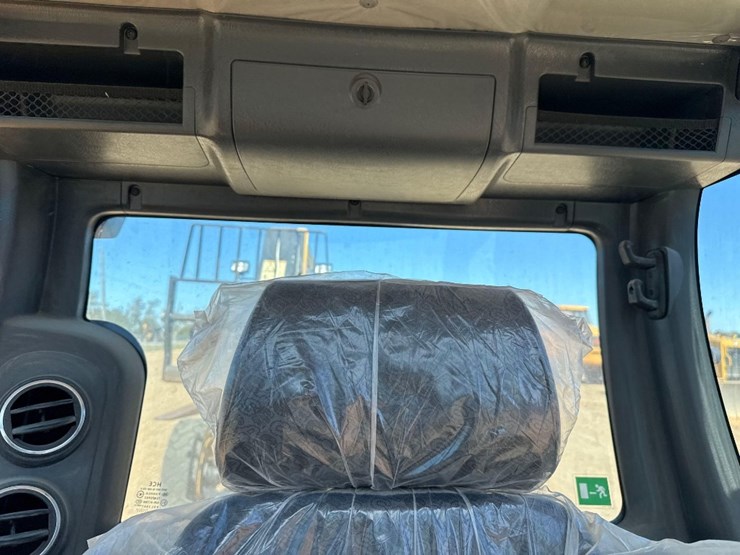 2022-case-cx57c-image-32