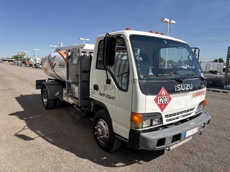 2004-isuzu-npr-image-4