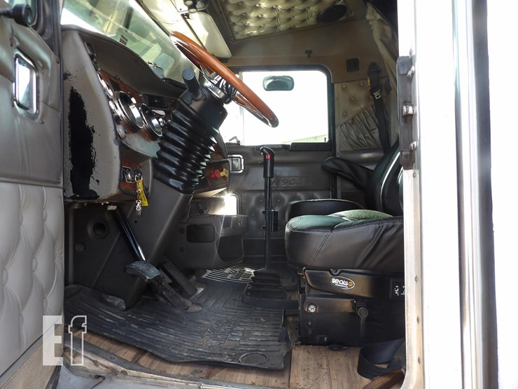 2005-kenworth-w900l-image-17