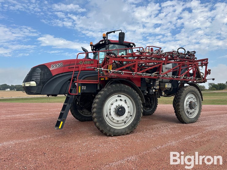2019-case-ih-trident-5550-image-1