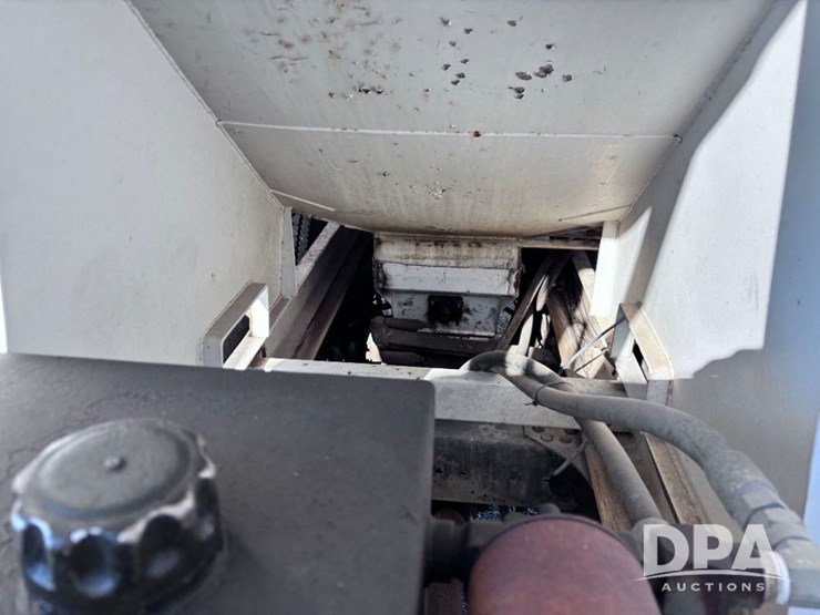 2003-volvo-10-image-30